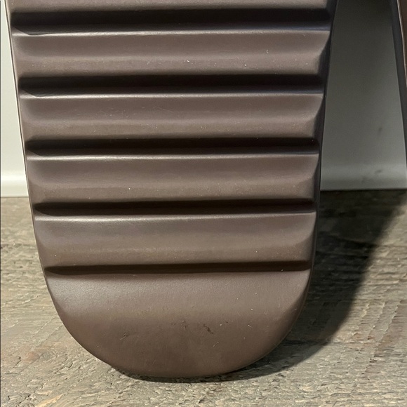 ADIDAS YEEZY SLIDES - Dark Brown - MEN'S SIZE 8 - Picture 8 of 9